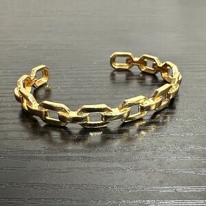 *FREE* Gold Chain Link Bracelet